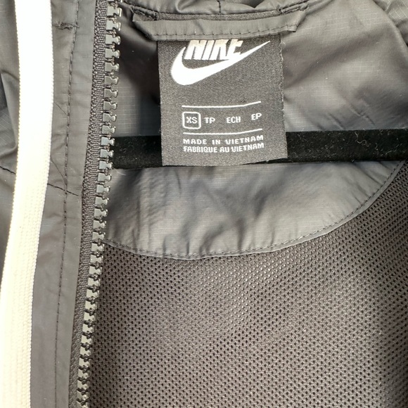 Women’s Nike Rain Jacket size XS - Picture 3 of 3